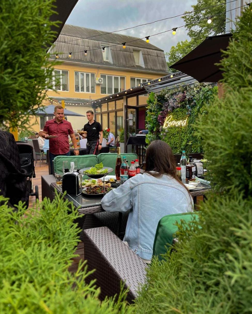 Vila Bomond Hotel Edinet Bagian luar foto